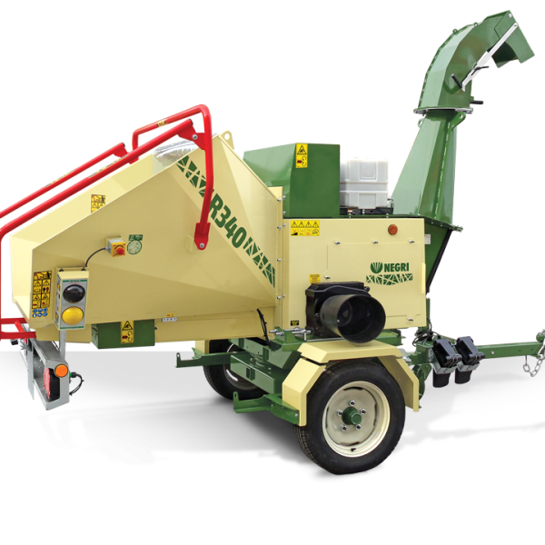 NEGRI Biohäcksler R340 / Diesel-Häcksler mit Straßenfahrwerk für Traktor